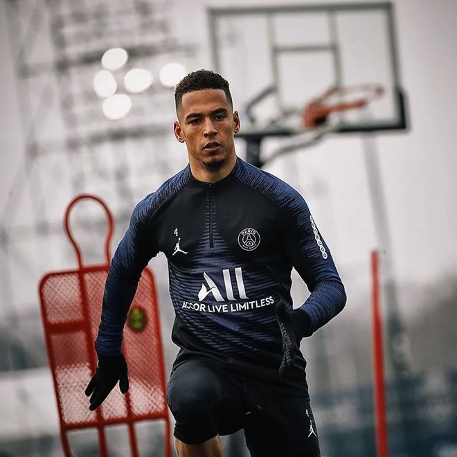  今夜体能课后，上海久事队长鼓劲备战法甲，管理层满意，赛季目标并未改变