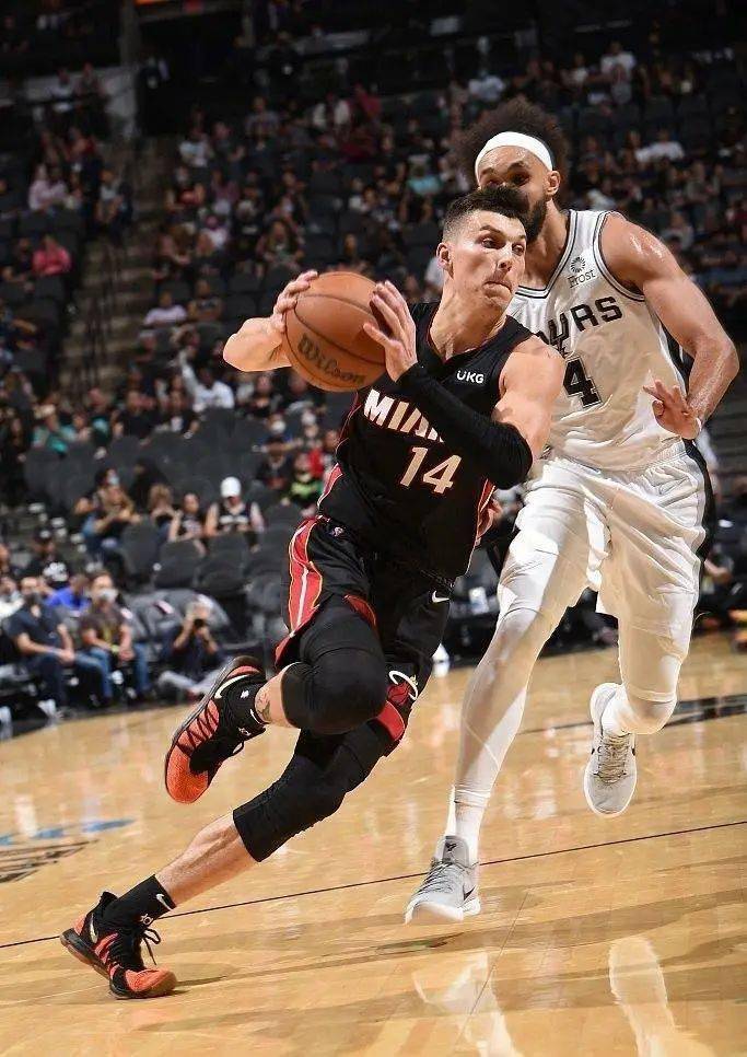 爱游戏-包含Rookie新星关键助攻表现惊艳，热火未来可期！的词条