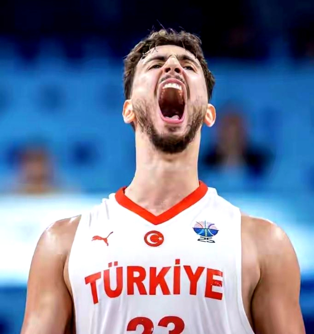 爱游戏体育-字母哥连续十五场比赛得分超过关键助攻，切尔西挑战极限！的简单介绍